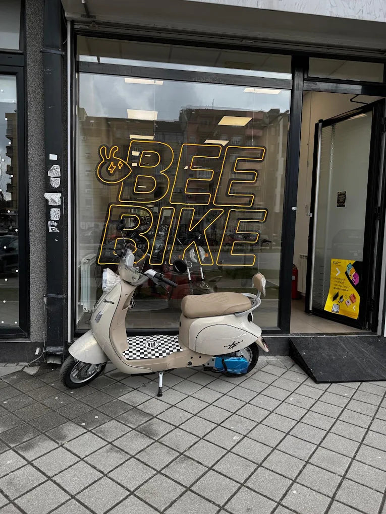 Cappuccino ispred salona BeeBike u Novom Sadu